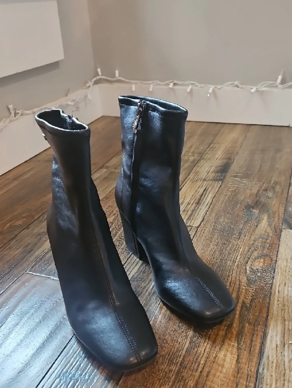 Dkny Black Leather Block Heel Ankle Booties‎